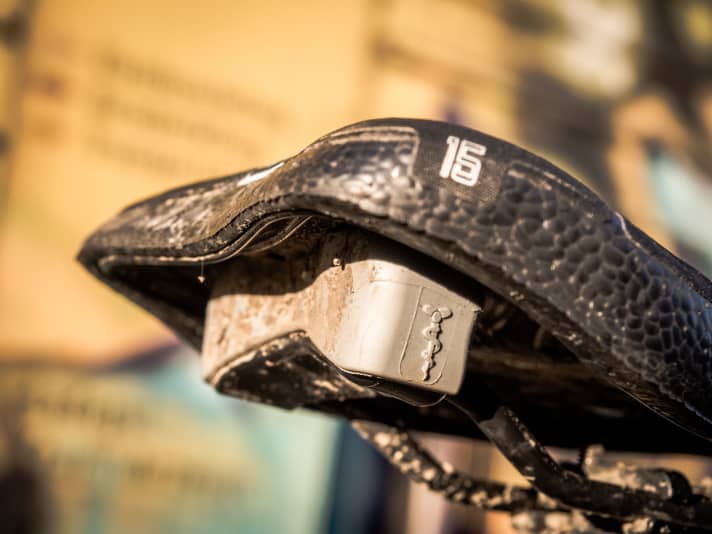   The elastomer dampers allow slight lateral tilting. The inserts are available in three degrees of hardness.