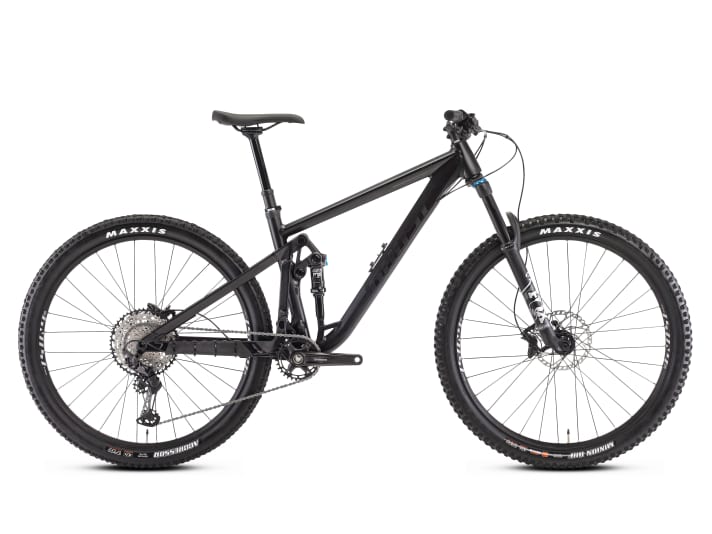   The trail bike version of the Ghost Riot with its 130 millimetres of suspension travel is fully geared towards touring riders. The two available models cost 2499 euros (Essential, pictured) and 3499 euros (Full Party). We have already ridden the <a href="https://www.ghost-bikes.com/bikes/fully/line/riot-trail" target="_blank" rel="noopener noreferrer nofollow">Riot Trail</a>. You can read our first riding impression of the new aluminium trail bike from Ghost in BIKE 2/21. 