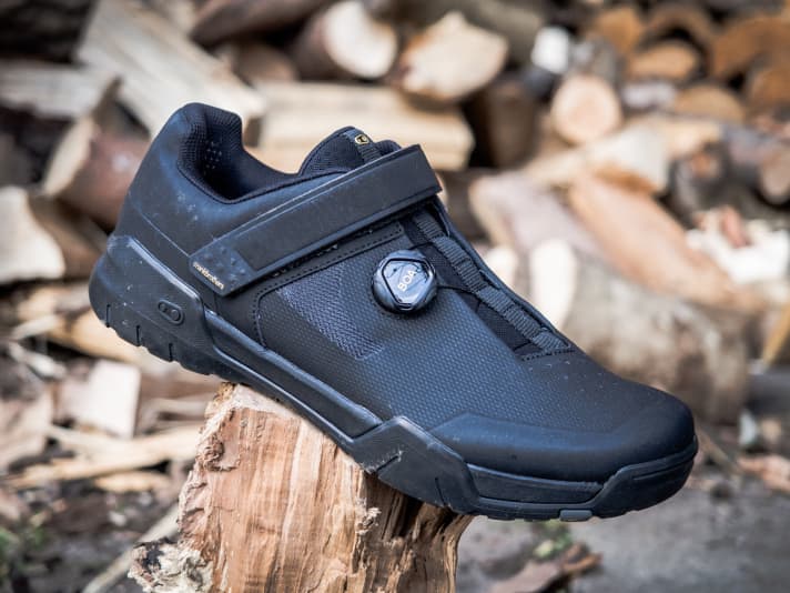   The Mallet E is characterised in particular by a more aggressive and laterally raised sole.
