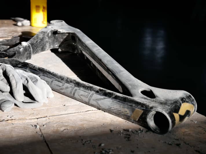   The starting point for the pearl white tuning bike is a Spark RC SL frame from Scott.