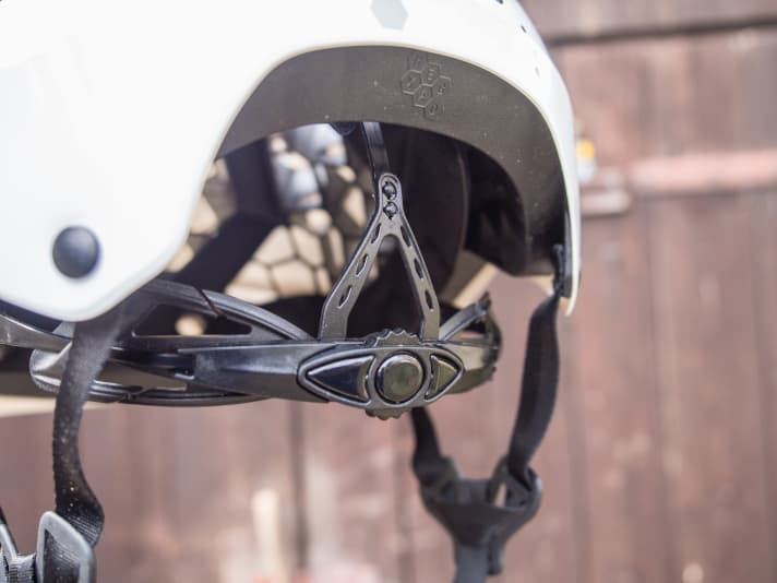   Easy to use and adjustable in height. The Awake 1.0 sits securely on the head.