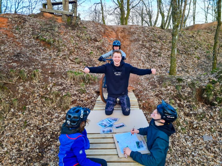   Nils Decker (centre) was one of the two teenagers who discovered the spot three years ago. Here he is working on the construction plans together with others from the clique.