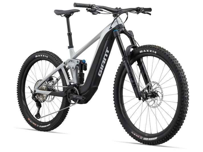   Ab dem Reign E+ 1 ist der große 750er-Akku verbaut. Kostenpunkt 6499 Euro >> <a href="https://luna.r.lafamo.com/ts/i5533923/tsc?amc=con.blbn.497955.507800.14129791&smc=BIKE&rmd=3&trg=https%3A%2F%2Fwww.fahrrad-xxl.de%2Fgiant-reign-e-1-m000020352" target="_blank" rel="noopener noreferrer nofollow">hier erhältlich</a> *.
