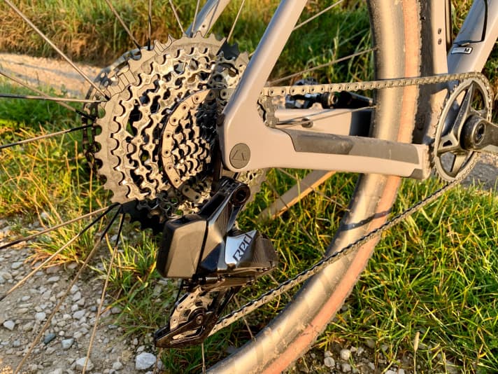   The new 12-speed cassette of the new XPLR cassette (XG-1271) comes with a 44 sprocket and should offer the right climbing gear. Weight according to Sram: 373 grams.