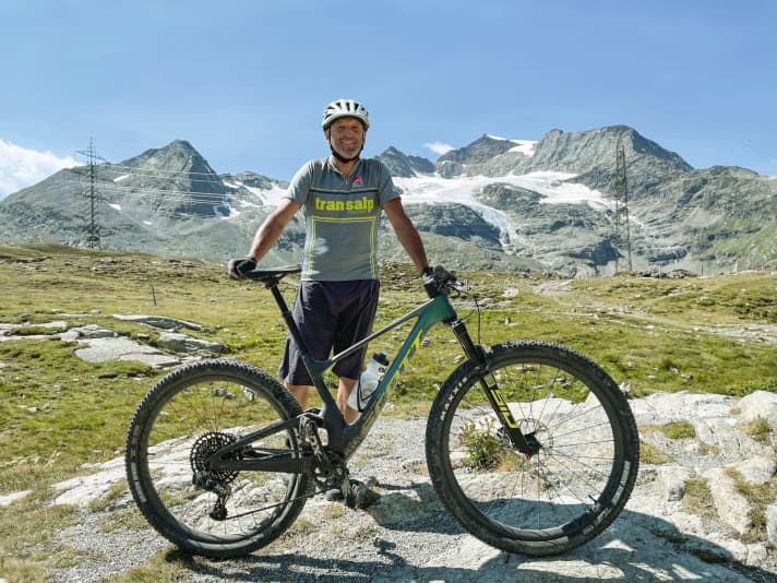Would he take the Scott Spark RC again for a Transalp? Read the answer of our endurance test rider after 1314 kilometres and 22900 metres of altitude in BIKE 11/2021. Page 38