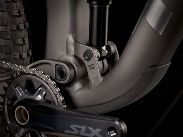   By turning the insert (called Trek Mino-Link), the steering and seat angle become 0.5 degrees steeper.