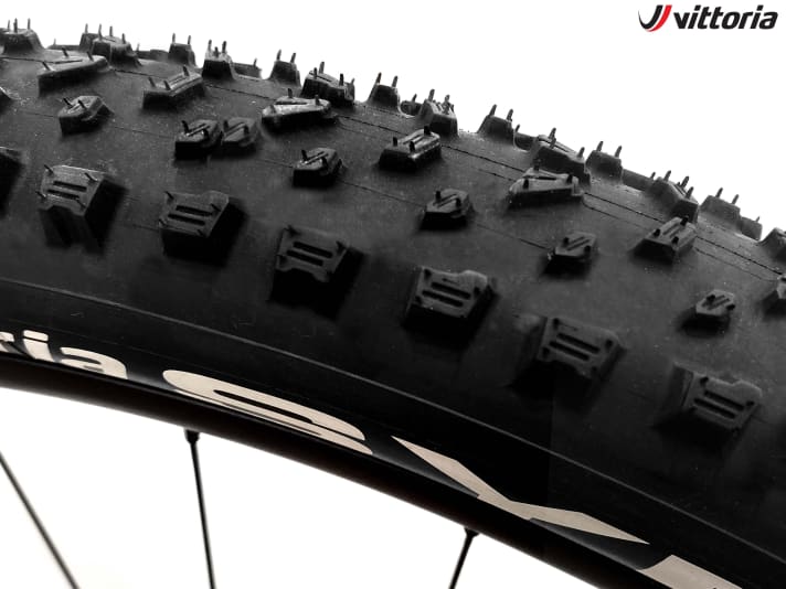   A very open tread pattern with stepped lugs in the running direction should allow the Syerra to roll quickly on hard surfaces.