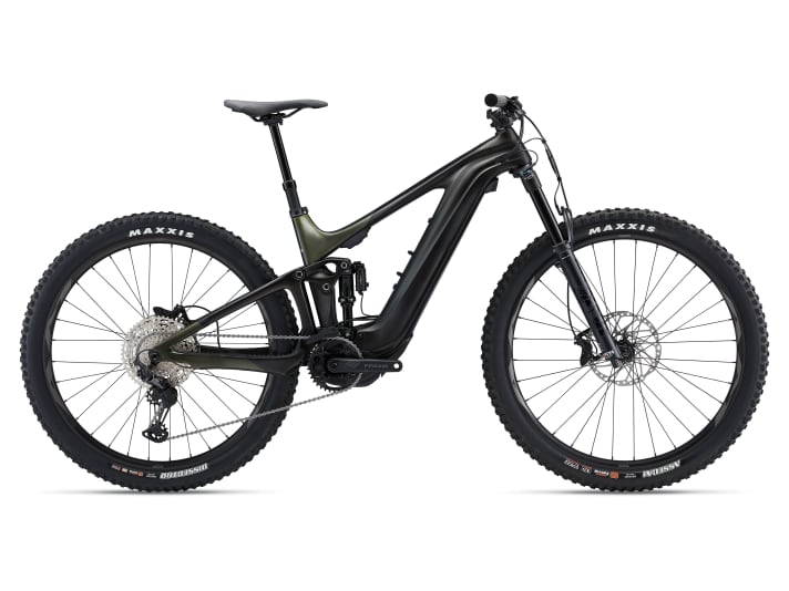   The Trance X Advanced E+1 for 7399 euros is equipped with Fox Live Valve suspension, a 30 millimetre wide Giant wheelset with XT hubs (already supplied with tubeless kit) and a Shimano Deore XT drivetrain.