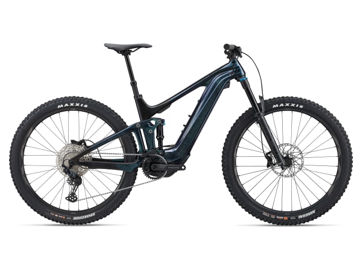   Das Trance X Advanced E+2 für 6399 Euro: Das E-All-Mountain kommt mit einem Fox DPS Performance-Dämpfer, einer Fox 36 Performance-Gabel und Shimano Deore-Antriebsstrang. Alle drei Modelle sind zudem mit der Giant Contact Switch Vario-Stütze und 2,6 Zoll breiten Maxxis-Reifen ausgestattet (Assegai Exo vorne/Dissector Exo+ hinten). 