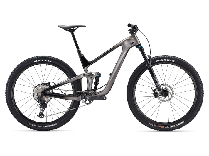   Auch beim Trance Advanced Pro 2 bekommt man für 4799 Euro Carbon-Laufräder. Um die Gangwechsel kümmert sich eine Shimano SLX, verzögert wird mit einer Shimano Deore-Bremse (Vierkolben-Version). Das Fahrwerk kommt von Fox (34 Rhythm, Float DPS Performance).