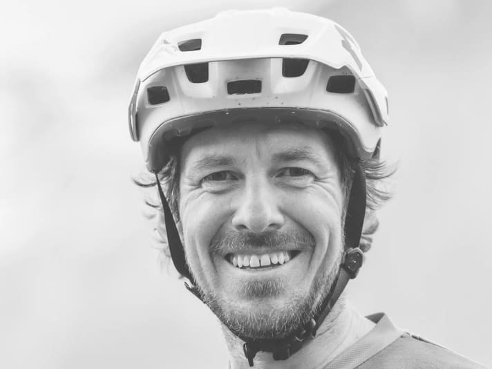   Wolfgang Watzke, Tester: “Vom Charakter her fährt sich das YT Capra ähnlich wie das Canyon Torque: unauffällig geil. Es verzeiht Fehler und nimmt dem Piloten enorm viel ab.”