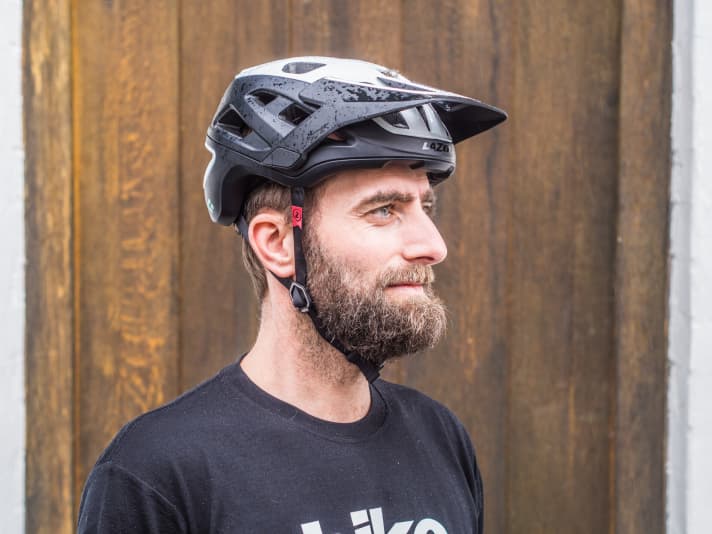   The new Lazer Jackal is made for trail bikers and comes with an exciting, integrated rotation system.