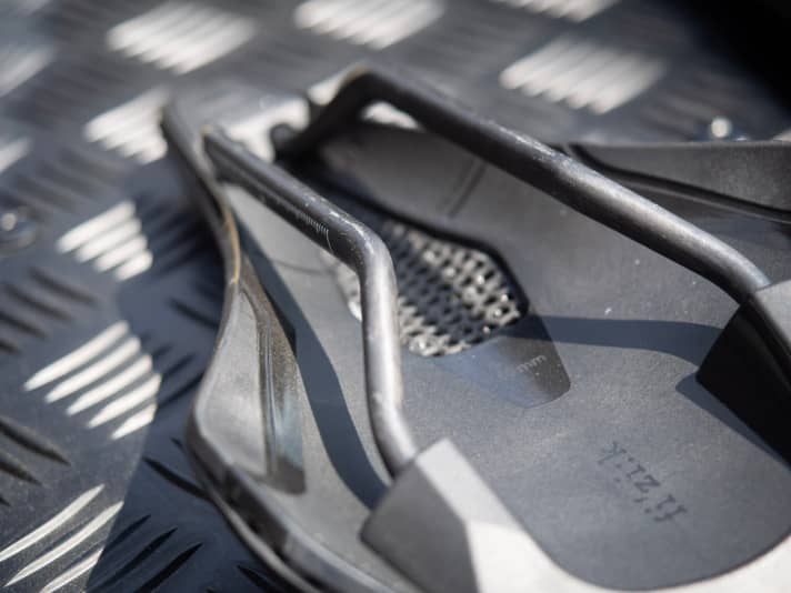 The Fizik Argo Adaptive is currently only available in the R1 version with a carbon frame.