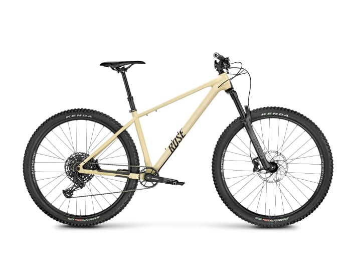   Like all three models, the affordable Bonero 1 from Rose Bikes has 130 or 140 mm travel (from size M) and a Vario seatpost. Here in Prairie camouflage colour: Sandy Tacco.