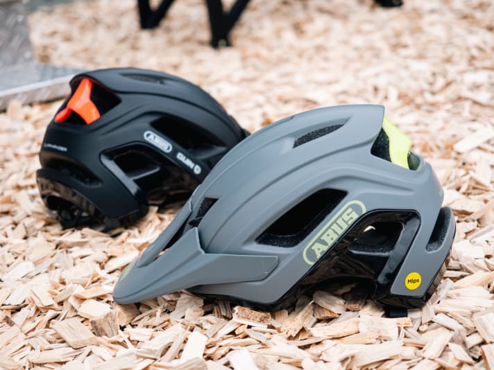   Sneak preview at Abus: new Cliffhanger trail helmet.