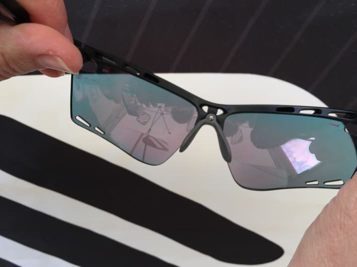   The reading glasses from Rudy Project with a ground section in the lower lens area: perfect for the menu in the hut or when a fiddly repair is needed on tour. Available in three reading strengths. Price: 159 euros. 