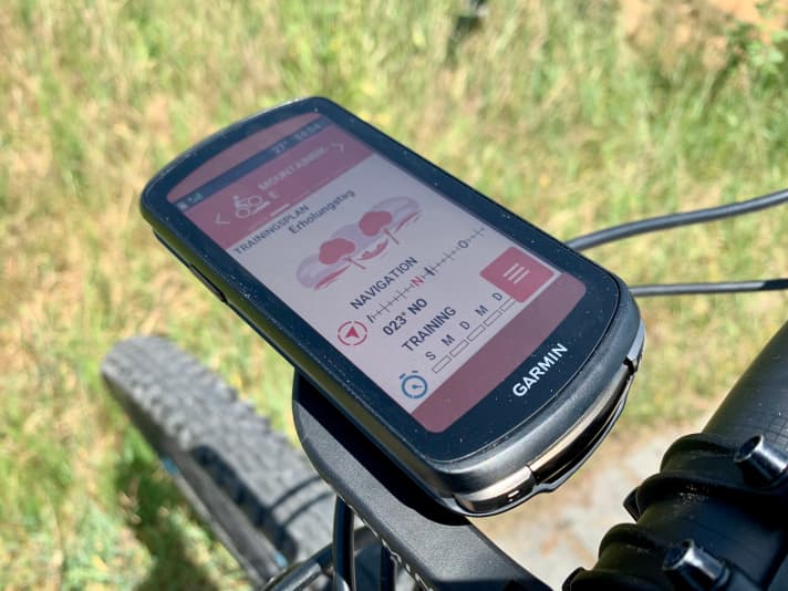 The components and data displayed on the start page can be customised - either directly on the device or via the Connect app.