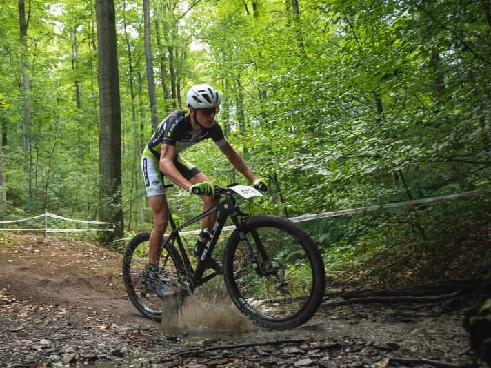 Starke Leistung: Nach dem Start vom letzten Platz kann sich Max beim XCO-Rennen auf den 13. Platz vorarbeiten.