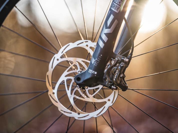 Leider war an unserem Rose Test-Bike der Druckpunkt der Vorderradbremse launisch. Die Formula Cura 4 überzeugte aber mit ihrer Bremskraft.