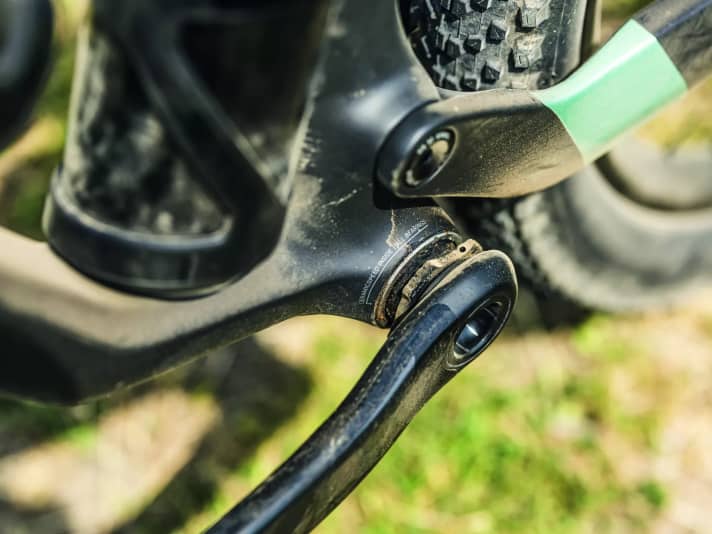 Ceramic Speed SLT bearings are used at all pivot points and in the headset.