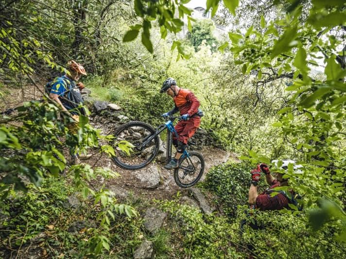 If steps and hairpin bends are not rideable, they are made rideable - by Stefan (photo) in trial style.