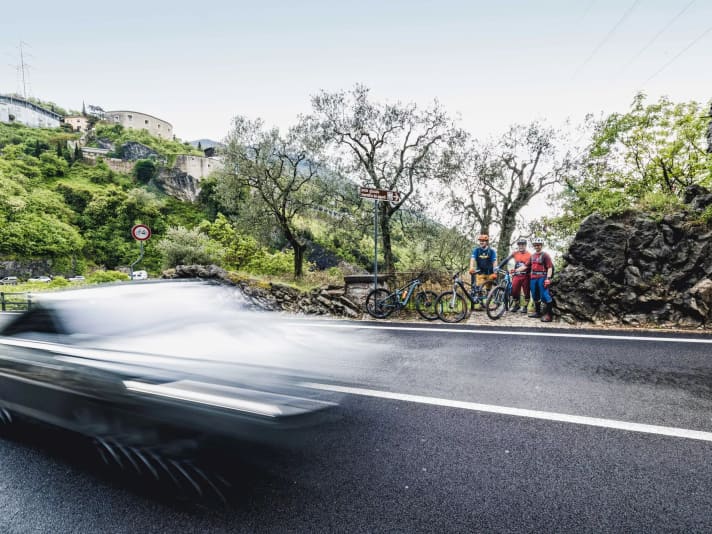 Der obere Einstieg zum Trail an der Hauptstraße. Hier startete vor 16 Jahren das legendäre Enduro-Rennen.