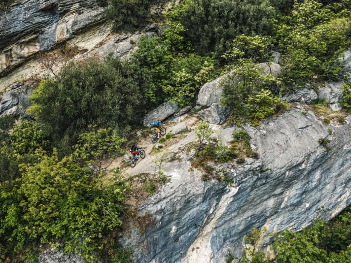 The exposed passages of the Marmitte require more than just riding skills. Good nerves
are also helpful.