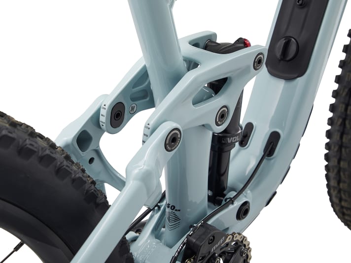 On the new Liv mountain bike for women, a flip chip in the Maestro 3 rear triangle allows the geometry to be customised.