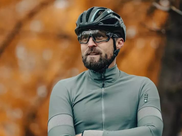 Marc Gölz fuhr früher Profi-Rennen und arbeitet heute als Schadensgutachter der DEKRA. Als Biker kennt er die Tücken, die im Straßenverkehr lauern