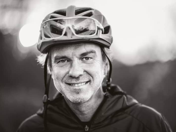 Als Streckenfotograf der BIKE-Transalp hat er schon viele alpine Supertrails kennen gelernt. Dieser gehört zu seinen Top 20.