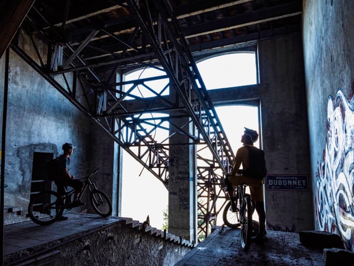 New graffiti, old billboards, crumbling concrete and the smell of a forgotten era - the old gondola stations give off goosebumps vibes.