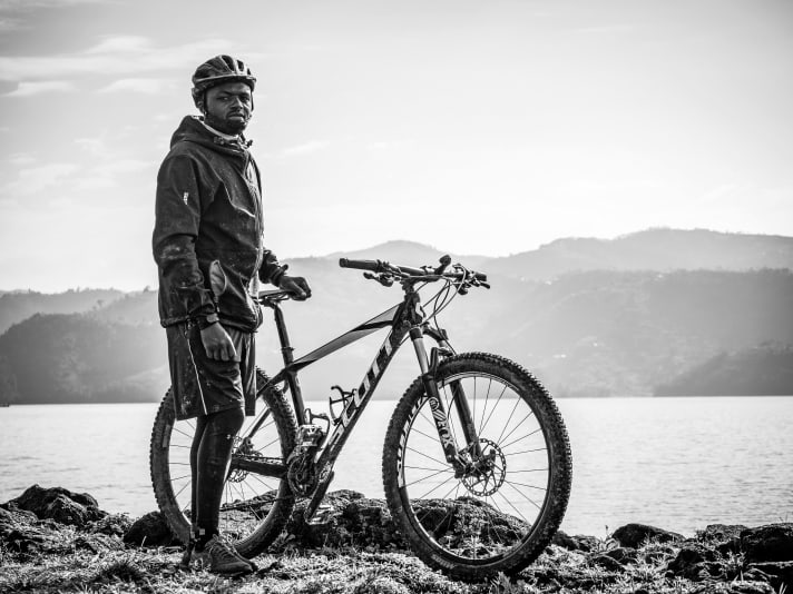 Tyisenge Pilote Olivier, bike guide 