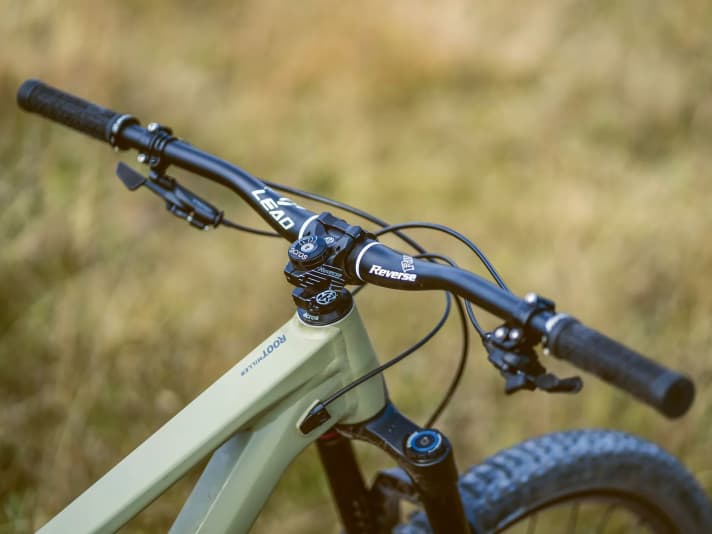 The elegant reverse aluminium components enhance the overall impression of the Rose Root Miller 2. The grips sit very comfortably in the hand.