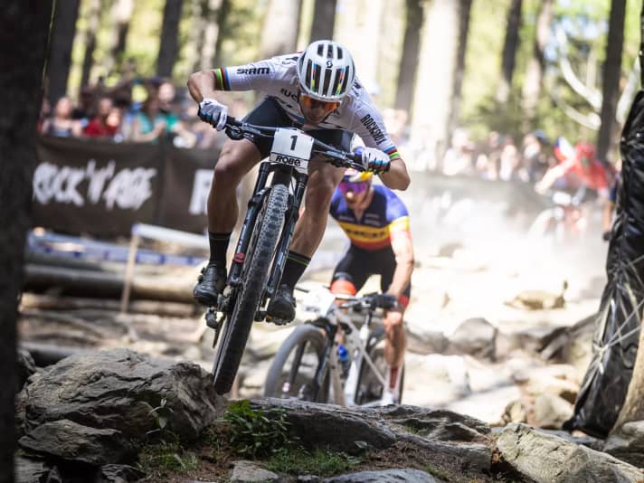 Vorreiter und Fan von breiten Reifen: Cross-Country-Weltmeister <a href="https://www.bike-magazin.de/events/rennen/uci-xc-wm-les-gets-ferrand-prevot-und-schurter-schreiben-geschichte/" target="_blank" rel="noopener noreferrer">Nino Schurter</a>.