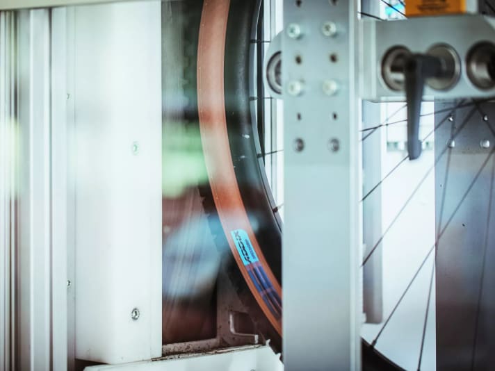 Schwalbe Labor: Messung des Rollwiderstands