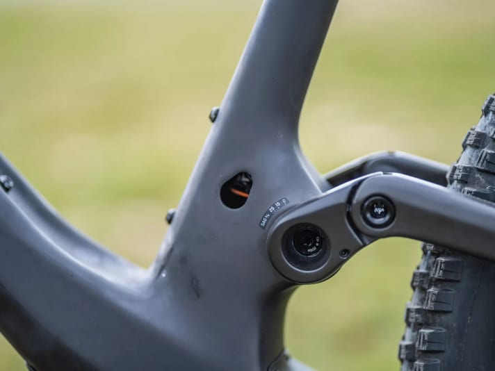 There is a SAG indicator on the frame of the Scott Spark for the shock integrated into the seat tube.