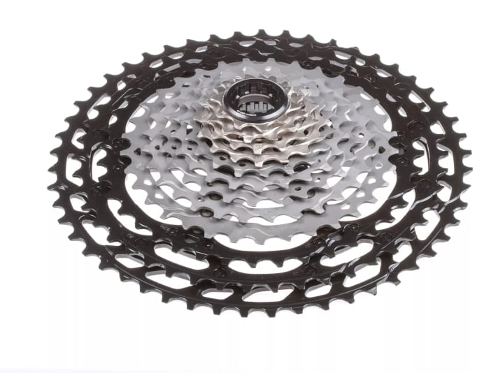 <a href="https://www.awin1.com/cread.php?awinmid=11768&awinaffid=471469&clickref=B+Kassette+Shimano+XTR&ued=https%3A%2F%2Fwww.rosebikes.de%2Fshimano-xtr-cs-m9101-zahnkranz-12-fach-2701541" target="_blank" rel="noopener noreferrer nofollow">Kassette Shimano XTR</a>* 