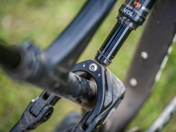 The steering angle of the Specialized Status can be adjusted by 0.5 degrees via a flip chip. The bottom bracket height varies by nine millimetres.