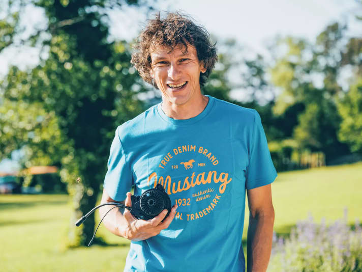 TQ-Entwickler Toni Roßberger hat die spezielle, patentierte Getriebetechnik des HPR50 entwickelt. Nebenbei ist der sympathische Bayer leidenschaftlicher Musiker und machte Rekordsprünge auf dem Stunt-Motorrad.