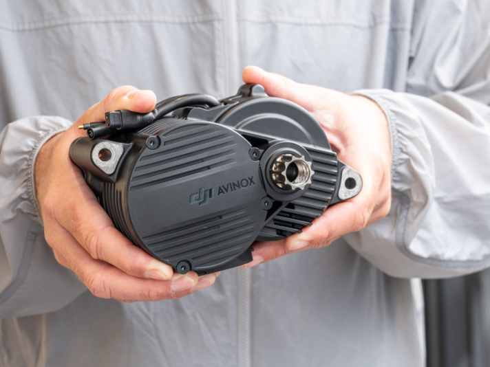 At just 2.5 kilograms and with up to 1000 watts and 120 Newton metres, the DJI Avinox is a lightweight powerhouse.