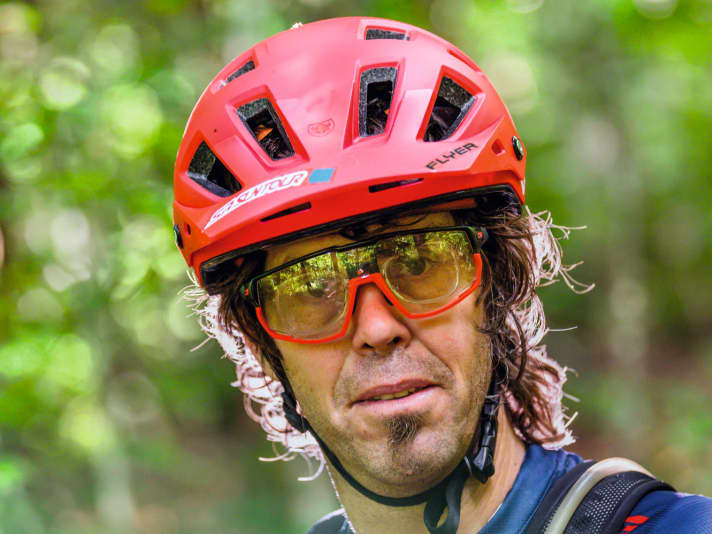 Often travelling and in search of extreme experiences on his MTB: Swiss adventurer Alban Aubert.