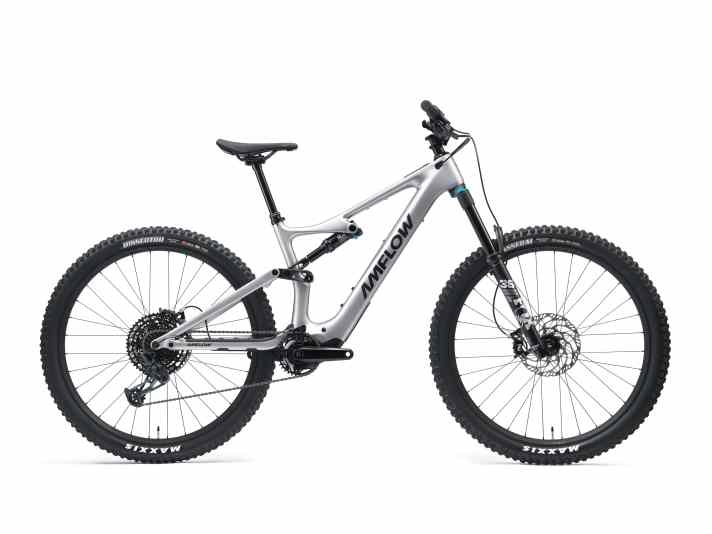 The entry-level model Amflow PL Carbon comes in silver and costs 6499 euros.