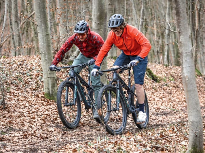 The more expensive SL wheelset feels lighter on the pedals.