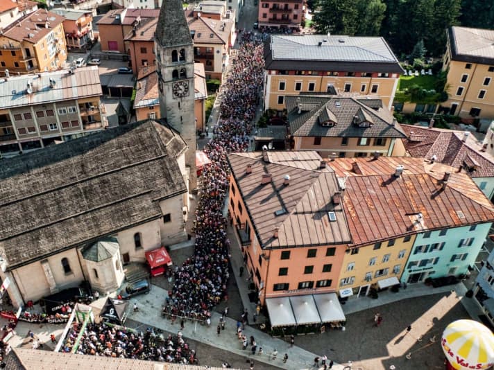 The BIKE-Transalp finish arch has stood on the church square in Malè three times.