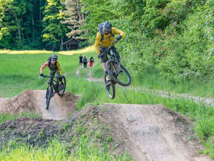 The Heumödern trail park near Treuchtlingen offers a mix of built and natural trails. Since last year, it even has a climbing aid!