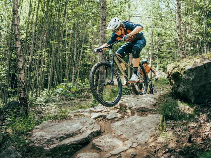 On the trail, the potential of the rigid rear really becomes apparent.