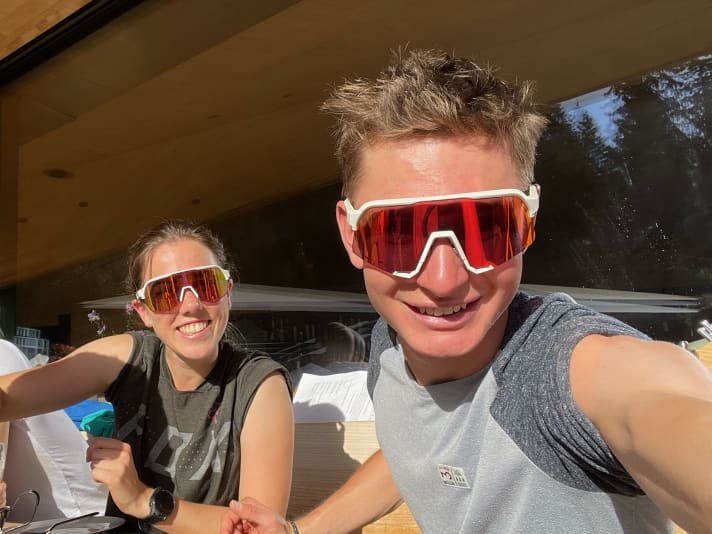 The Diasporal Alpen Challenge team, Mona and Philipp, taking a break in the sun.