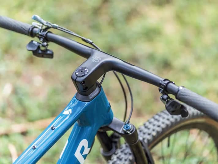 Clean cable routing on the Factor Lando XC