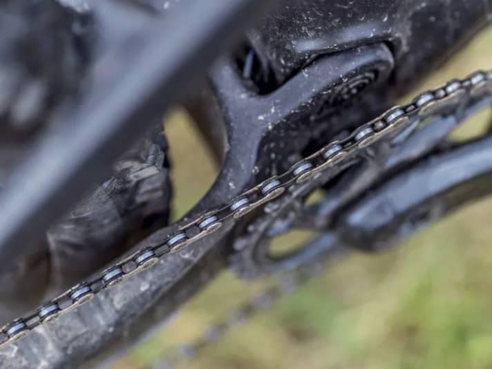   The chainstay protector lacks one or two centimetres to also protect the base of the chainstays.