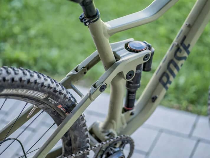 A simple frame construction keeps the price low.